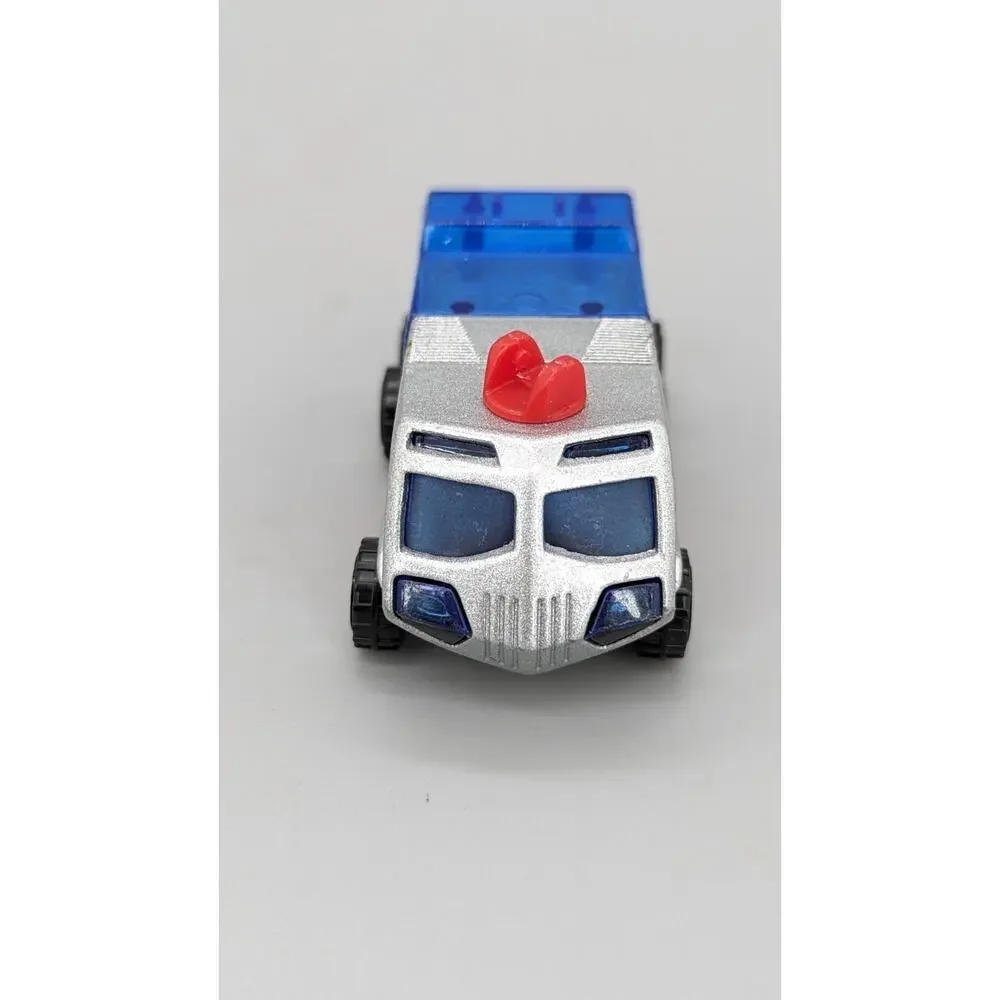 Matchbox 2000 Diecast Firetruck #71 Runway Hero Kids Car of the Year 1:64